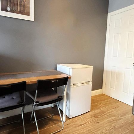 Shirley Apartments: Cozy Studio Near City Centre & Redbridge Station Southampton Exterior photo